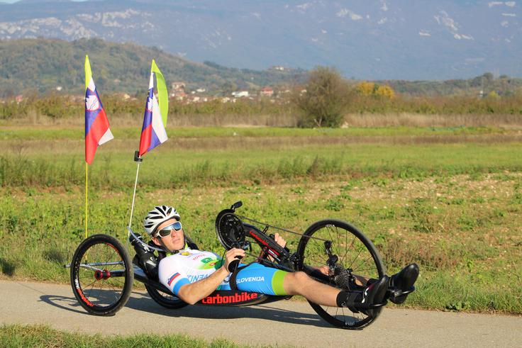 Anej Doplihar: "Če kljub poškodbi zmorem in vztrajam ter si želim biti aktiven, je to lahko navdih drugim, da lahko vsak od nas tudi nekaj dobrega naredi zase." | Foto: osebni arhiv/Lana Kokl