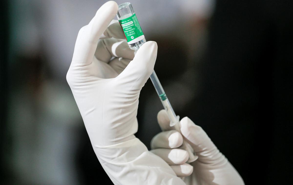 AstraZeneca | Starejših od 65 let tudi v Sloveniji ne bodo cepili s cepivom AstraZenece. | Foto Reuters