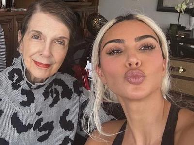 Umrla je "glava družine" Kardashian, Kim medtem objavila fotografije z dopusta
