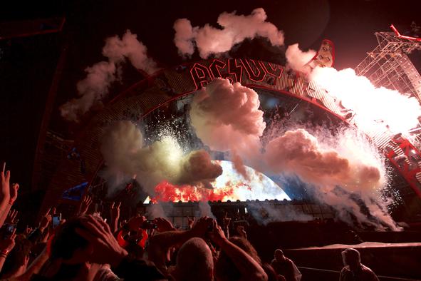 Axl Rose na prvem nastopu z AC/DC osvojil občinstvo (video)