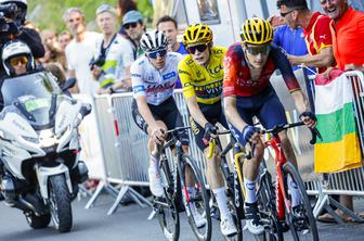 Presenetljivo: Ineos Grenadiers se zanima za Tadeja Pogačarja