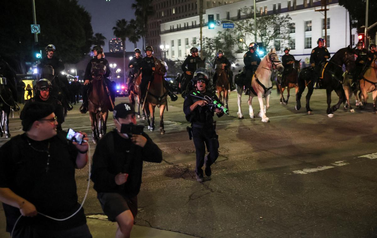 Los Angeles protesti | Zaradi dejavnosti zvezne Službe za priseljevanje in carine (Ice) so v Los Angelesu konec prejšnjega tedna izbruhnili protesti. | Foto Reuters