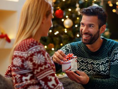 Praznična darila do 15, 30 in 50 € – tu so ideje za vsak žep