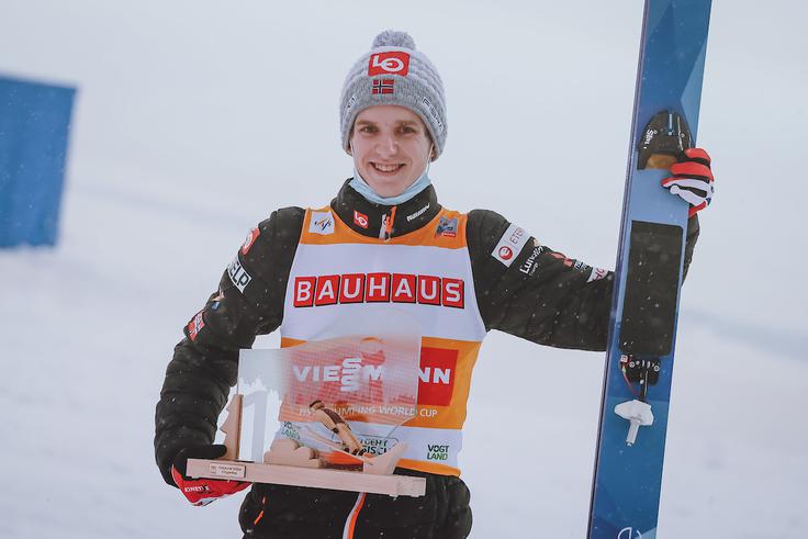 Halvor Egner Granerud je po diskvalifikaciji ostal brez 12. zmage sezone, je pa zanesljivo vodilni v skupnem seštevku. | Foto: Sportida