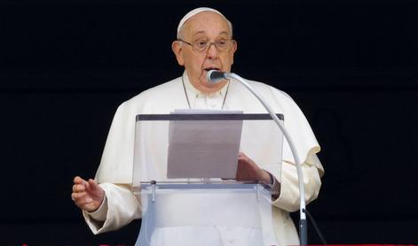 Papež pred božičem pozval k miru: Naša srca so nocoj v Betlehemu