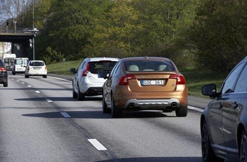 Volvo zna v mestni gneči voziti že samodejno