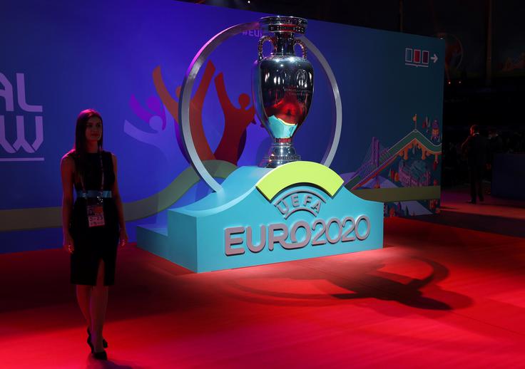 Bo Uefa lahko poleti spravila pod streho največji letošnji projekt, evropsko prvenstvo? | Foto: Reuters