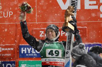 Če ne Prevc, pa Lanišek! Nova zmaga za Slovenijo! #video