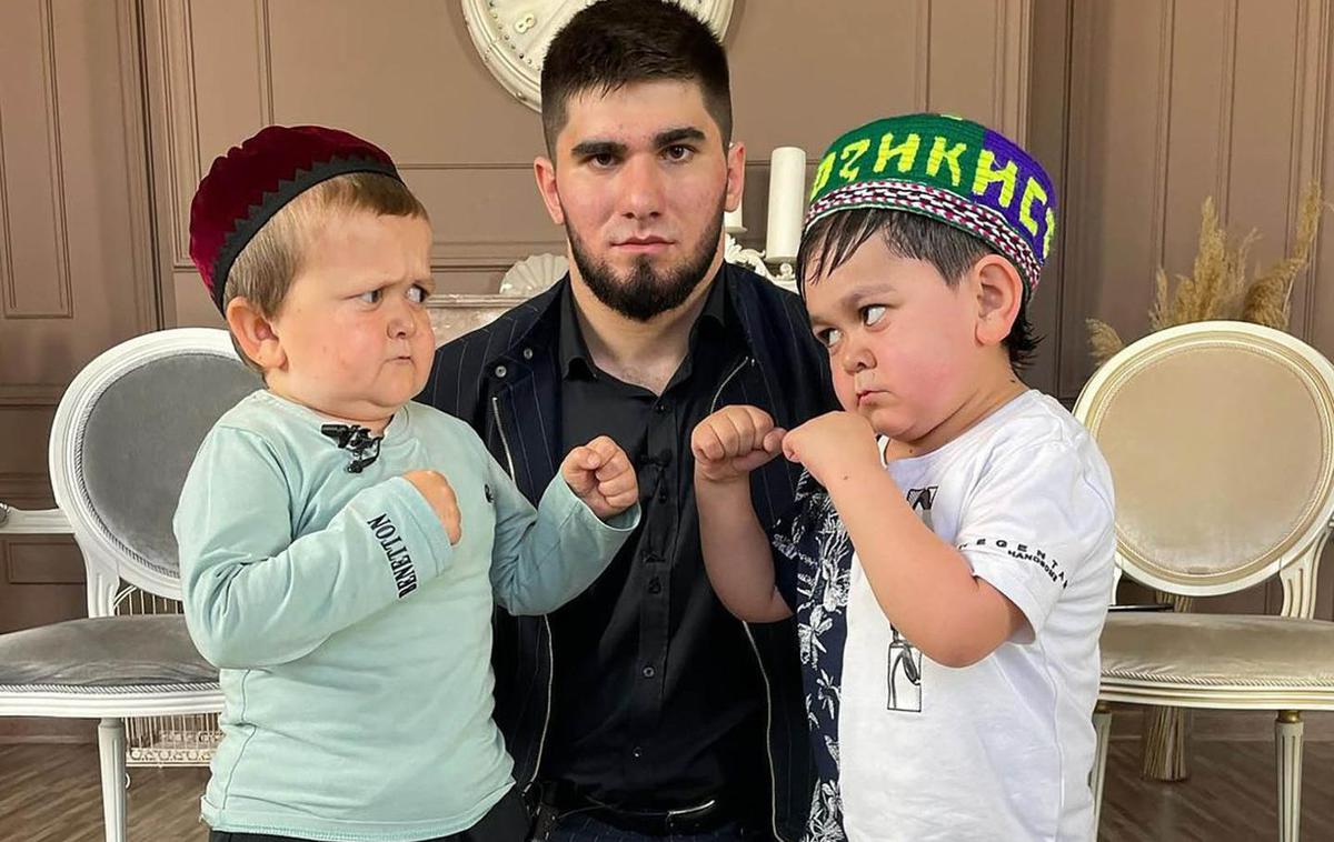 Hasbulla Magomedov in Khabib Nurmagomedov | Svojo ljubezen do borilnih veščin je želel izraziti v sporu z Abdujem Rozikom. | Foto Profimedia