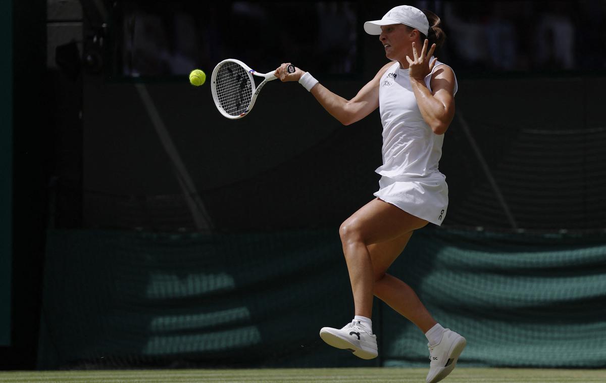 Iga Swiatek Wimbledon |  Iga Swiatek je prvi niz dobila s 6:2 po 41 minutah igre. | Foto Reuters