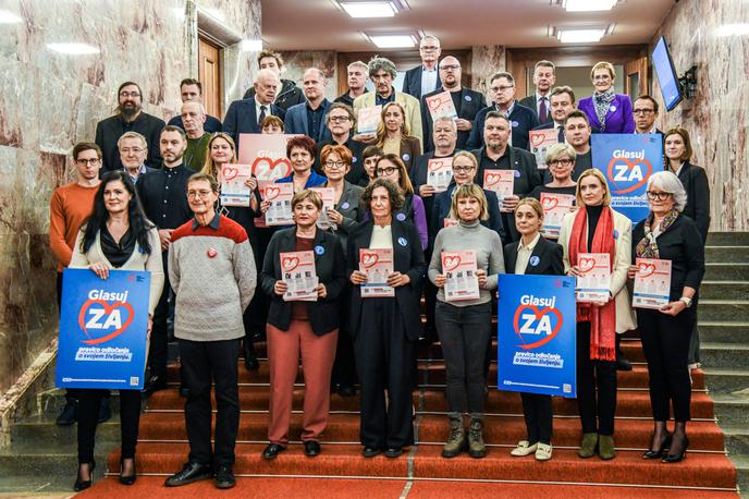 Zavezništvo Moje življenje, moja pravica | Zakon bo zavrnjen, če bo proti njemu več volivcev kot za in bo dosežen zavrnitveni kvorum. | Foto STA