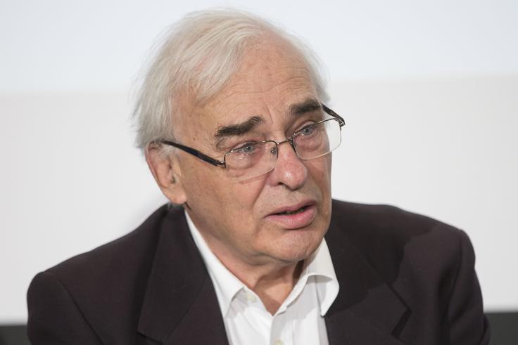 Sile kontinuitete na Slovenskem niso zamrle, je dodal nekdanji minister za kulturo Andrej Capuder. Še danes smo Slovenci razdeljeni na zmagovalce in poražence, kar se pozna tudi na državnih proslavah, ki postajajo vse bolj agresivne. Capuder je opozoril tudi na "apatijo mladega rodu", zlasti na polju politike, knjige in religije. | Foto: 