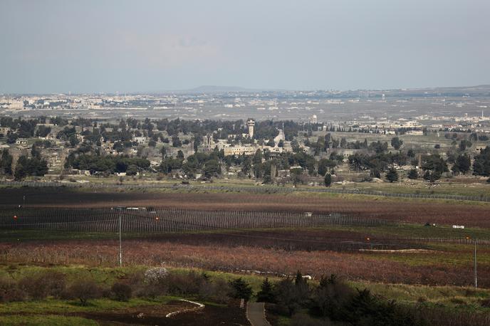 golanska planota | Libanonsko gibanje Hezbolah trdi, da ni izvedlo napada, je pa v pričakovanju izraelskega odziva evakuiralo več položajev blizu meje. | Foto Reuters