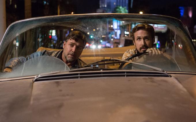 Russell Crowe in Ryan Gosling v filmu Prava fanta (Nice Guys). | Foto: promocijsko gradivo