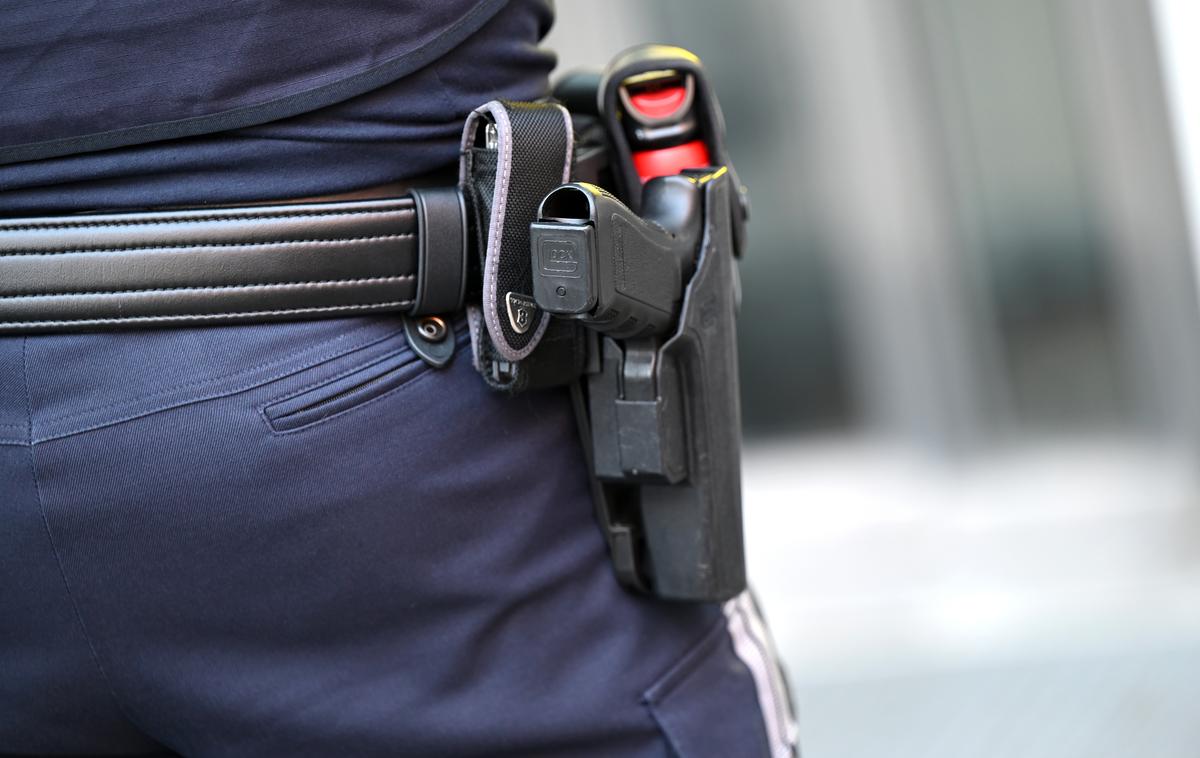 Avstrija policija | Ko so policisti skušali identificirati okoli 60 udeležencev tabora, naj bi naleteli na odpor oz. naj bi jih ti tudi fizično napadli. | Foto Shutterstock
