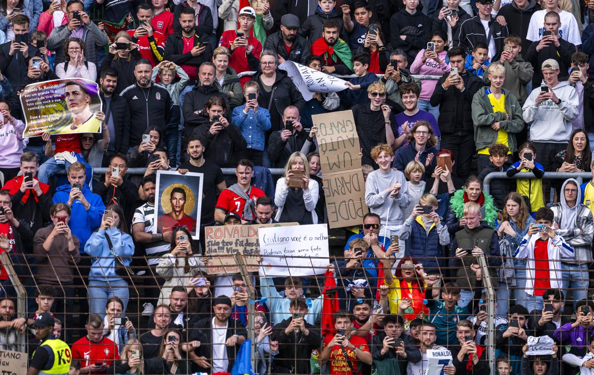 Portugalska Ronaldo Euro 2024 | Cristiano Ronaldo je bil znova v središču pozornosti. Na treningu ni manjkalo njegovih občudovalcev in navijačev. | Foto Guliverimage