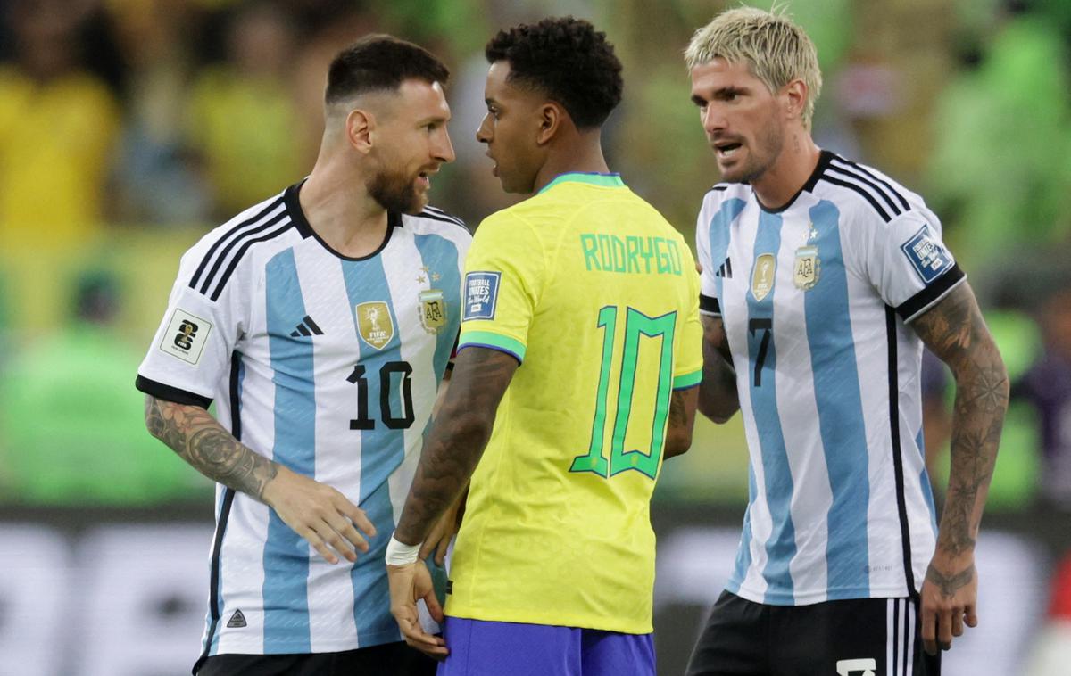 Rodrygo Messi | Med dvobojem sta si imela Lionel Messi in Rodrygo marsikaj za povedati. | Foto Reuters