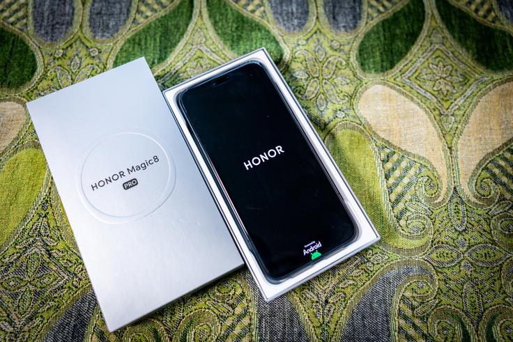 Silicij-ogljikov akumulator omogoča višjo energetsko gostoto, kar pomeni večja nazivna zmogljivost brez dodatne debeline naprave. | Foto: Gaja Hanuna