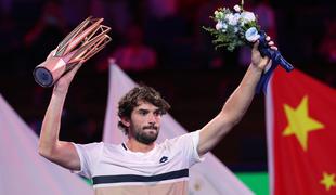 Vacherot niz presenečenj sklenil z zmago v Šanghaju, Gauff slavila v Wuhanu