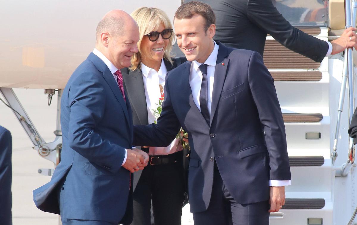 Macron in Scholz | Voditelja sta prispevek objavila pred 60. obletnico podpisa elizejske pogodbe, ki je potrdila spravo in zapečatila prijateljstvo med poprej sprtima državama. | Foto Guliverimage