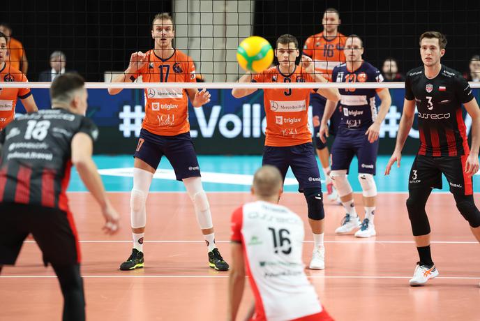 Brez presenečenja ACH Volleyja v polnem Tivoliju proti favoriziranim Poljakom