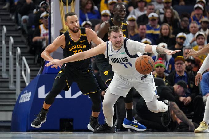 Luka Dončić je v tretji četrtini presegel mejo 30 točk.  | Foto: Reuters