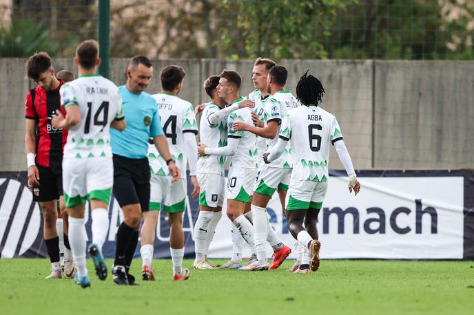 Primorje - Olimpija, 1. SNL, Ajdovščina | Olimpija je v 1. SNL prvič po 13 letih gostovala v Ajdovščini in zmagala z 2:0. | Foto www.alesfevzer.com