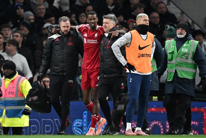 Alexander Isak že prestal operacijo