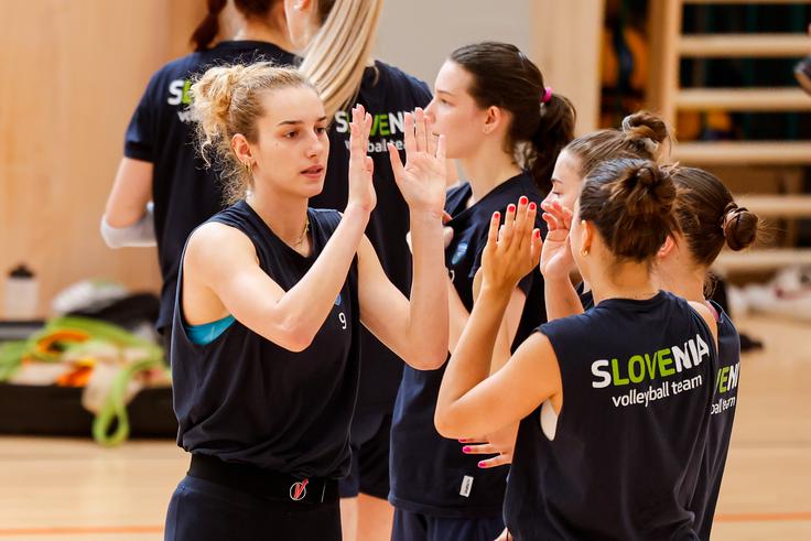 slovenska ženska odbojkarska reprezentanca : Belgija, pripravljalna tekma | Foto: Aleš Fevžer
