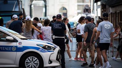 Na sestanku stanovalcev ubil in ranil več ljudi