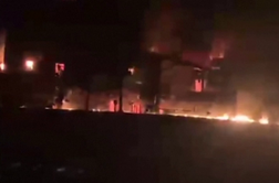 V Hormuški ožini gori tanker #video