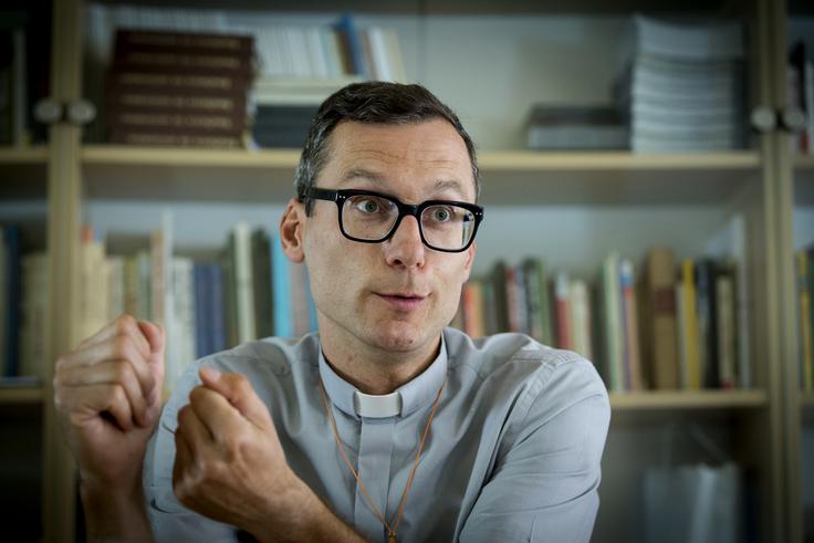 "Kot duhovnik sem štiri leta živel v Blagovici, župnijska pisarna je bila moj delovni prostor, moje domovanje in kraj za druženje. Pri meni smo gledali tudi filme. Ni bilo ločnice med mojo profesionalno in zasebno sfero." | Foto: Ana Kovač