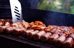 Koliko mesa na osebo potrebujemo za piknik? Tu je rešitev večne dileme.