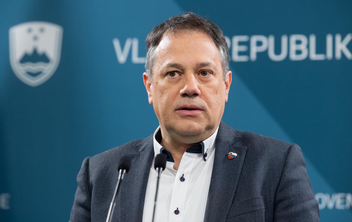 Matej Arčon | "Še vedno verjamem, da so ti grdi napisi delo posameznikov in ne izraz vzdušja in miselnosti v obmejnem prostoru," je povedal minister Matej Arčon. | Foto STA