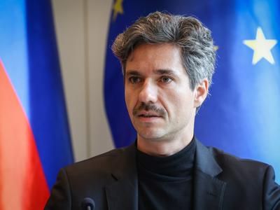 Mesec: Pokazali smo, da blaginja in razvoj lahko hodita z roko v roki