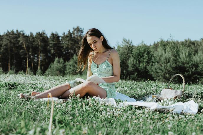 knjiga, branje, pomlad, poletje | Foto Pexels