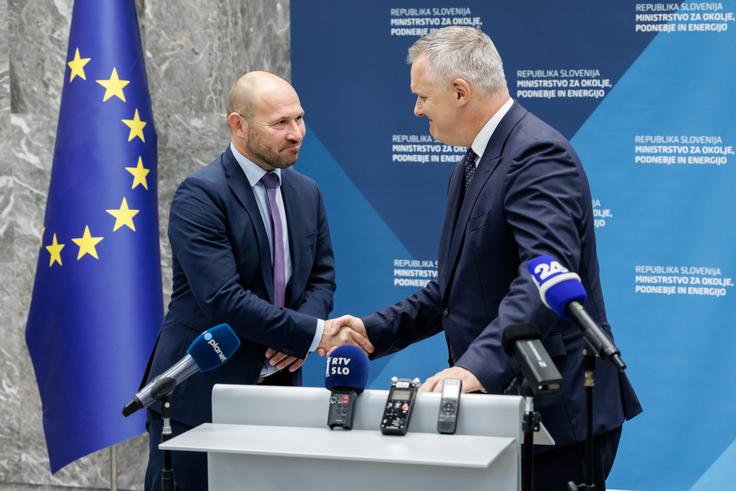 Nekdanji minister Kumer je ocenil, da del resorja predaja v dobre roke. | Foto: STA