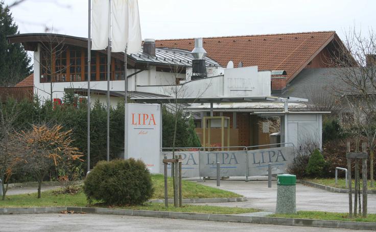 Konec leta 2005 se je zgodila tragedija v Lipi. Njen nekdanji lastnik Robert Zavašnik je v Spodnjih Pirničah znova odprl lokal. 
 | Foto: STA ,