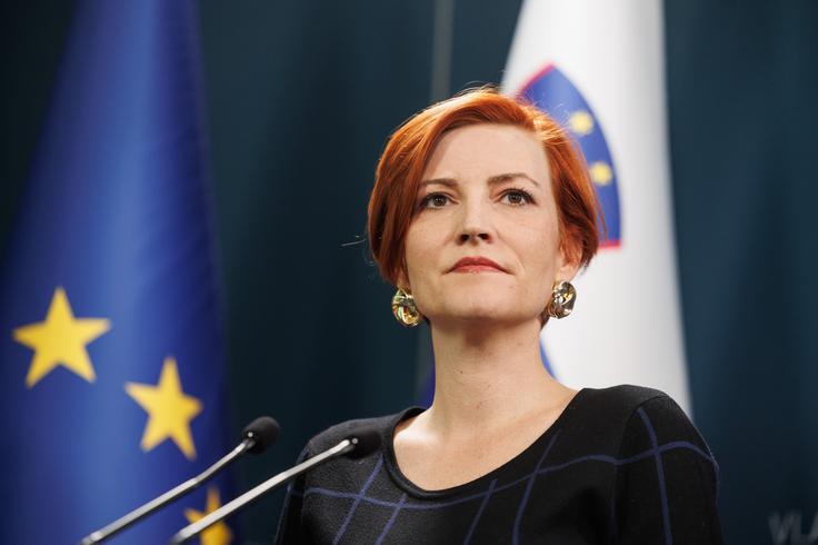 Na kulturnem ministrstvu pod vodstvom Aste Vrečko (Levica) opozarjajo, da bi za izvedbo predlaganega referenduma namenili pet milijonov evrov, kar bi bilo enakovredno dodatkom k pokojninam za vrhunske umetnike. | Foto: STA