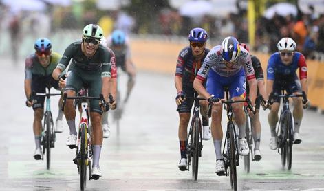 Kaotičen zaključek etape, Jonathan Milan izkoristil padec Tima Merlierja
