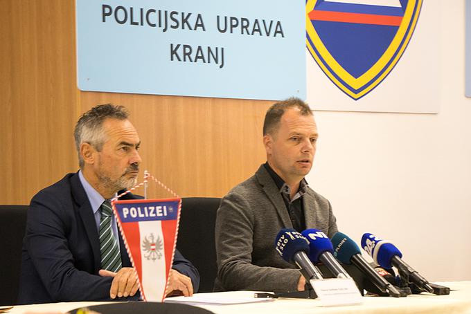 Gottlieb Türk, predstavnik avstrijske policije in Luka Pisovec, vodja oddelka za organizirano kriminaliteto na Policijski upravi Kranj.  | Foto: PU Kranj