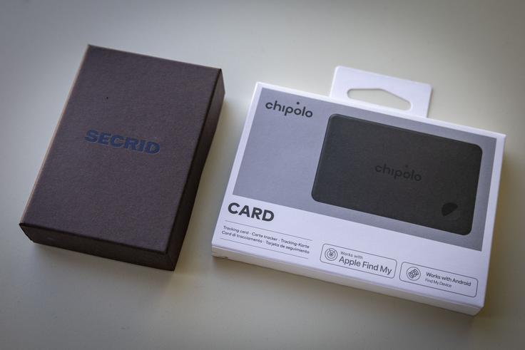 Na prvi pogled se zdi, da gre zgolj za seštevek Secridove denarnice Miniwallet in Chipolovega pametnega sledilnika CARD, a ni tako. | Foto: Bojan Puhek