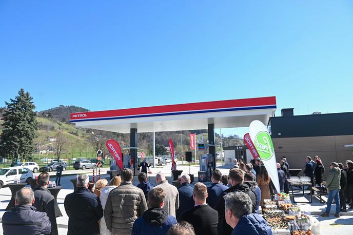 Petrol | V družbi Petrol, kot so navedli, razumejo razočaranje in skrb prebivalcev območij, kjer so bili primorani začasno zapreti prodajna mesta. | Foto STA