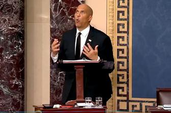 Demokratski senator Booker z neprekinjenim govorom postavil nov rekord kongresa ZDA