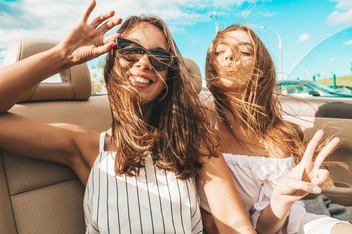 prijatelji, mladi, poletje | Foto Shutterstock