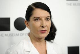 Marina Abramović in kako spiti kozarec vode