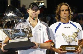 Roddick v velikem slogu slavil v Dubaju