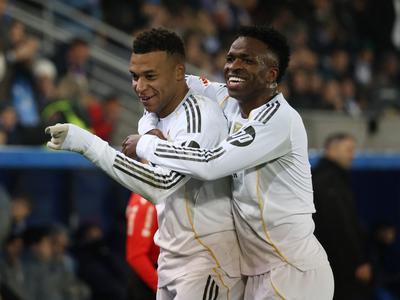 Barcelona premagala Osasuno, navijači pozivajo Xabija Alonsa, naj ostane v Real Madridu