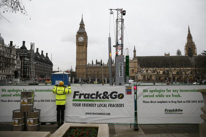 Tehnologija fracking je v Evropi naletela na velik odpor, med drugim v Londonu, kjer je mednarodna okoljevarstvena organizacija Greenpeace februarja 2016 protestirala proti njeni uporabi na evropskih tleh. | Foto: Reuters