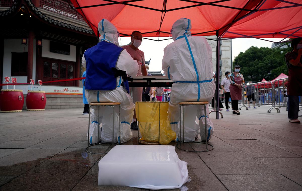 Kitajska covid | Visoko nalezljiva koronavirusna različica omikron je velik izziv za kitajske oblasti. | Foto Reuters
